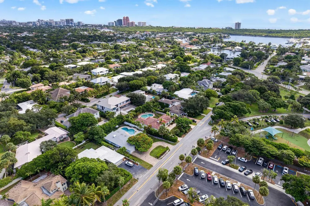 2317 NE 12th St, Fort Lauderdale, FL 33304