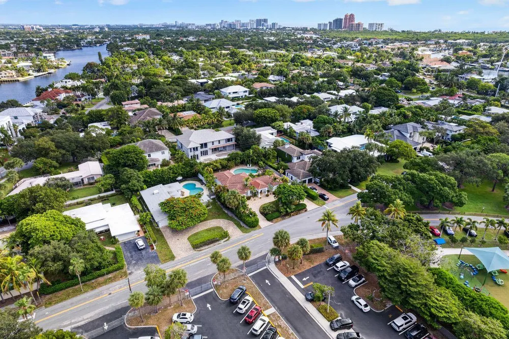 2317 NE 12th St, Fort Lauderdale, FL 33304