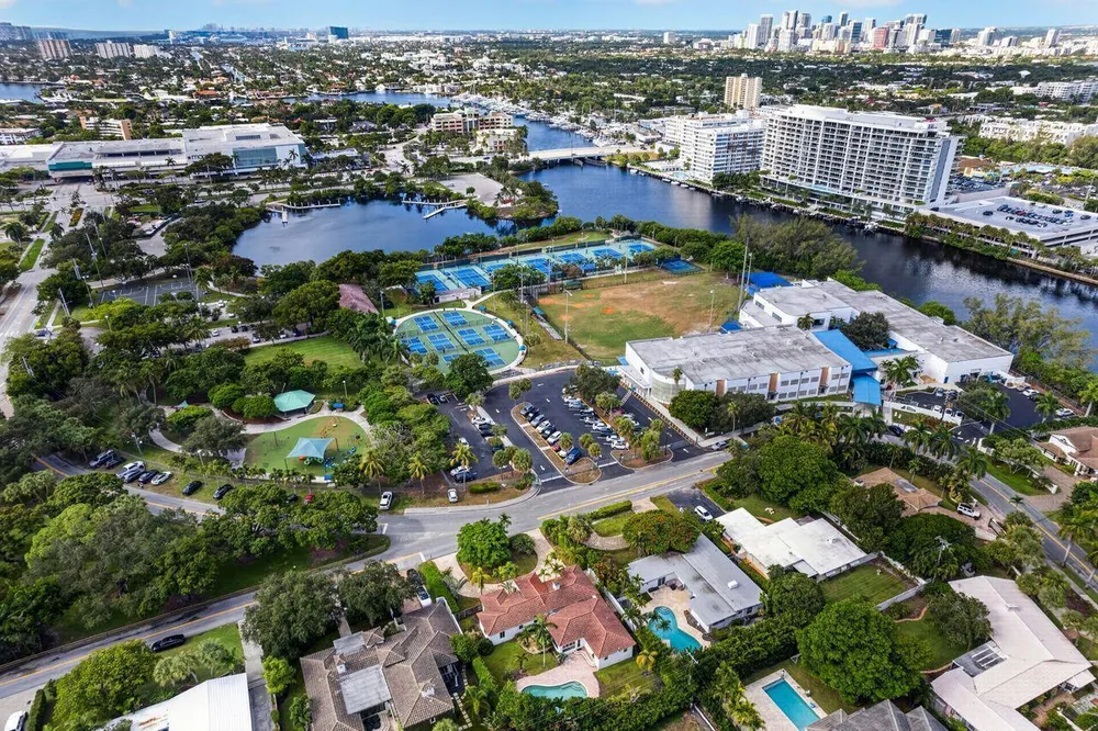 2317 NE 12th St, Fort Lauderdale, FL 33304