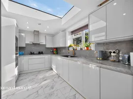 Firswood Avenue, Epsom thumb 2