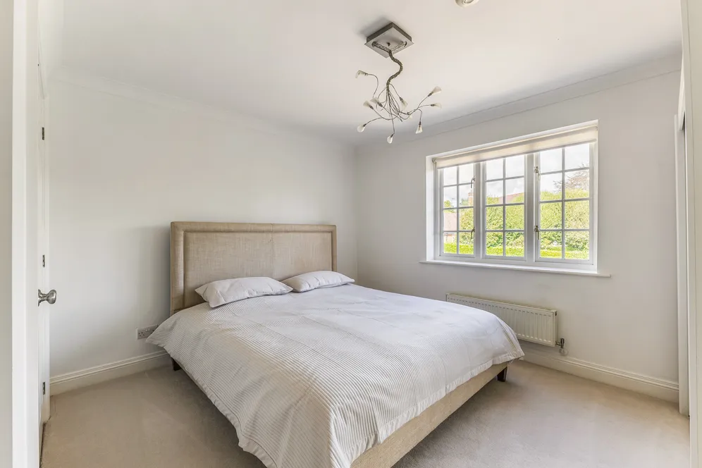 Oakland Close, Horsham, RH13 photo 19