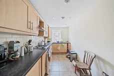 Lesbourne Road Reigate RH2 photo 4