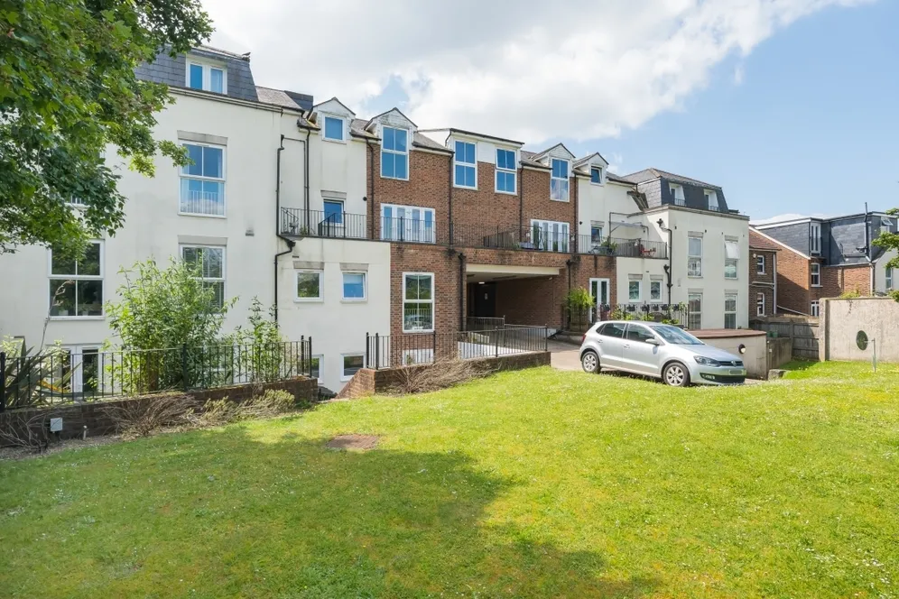 Lesbourne Road Reigate RH2 photo 5