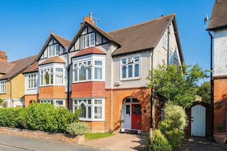 Curzon Road, Weybridge, KT13