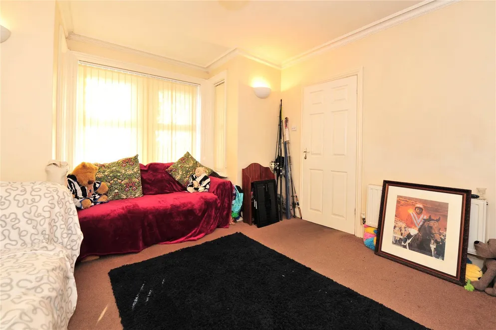 Property carousel item 4