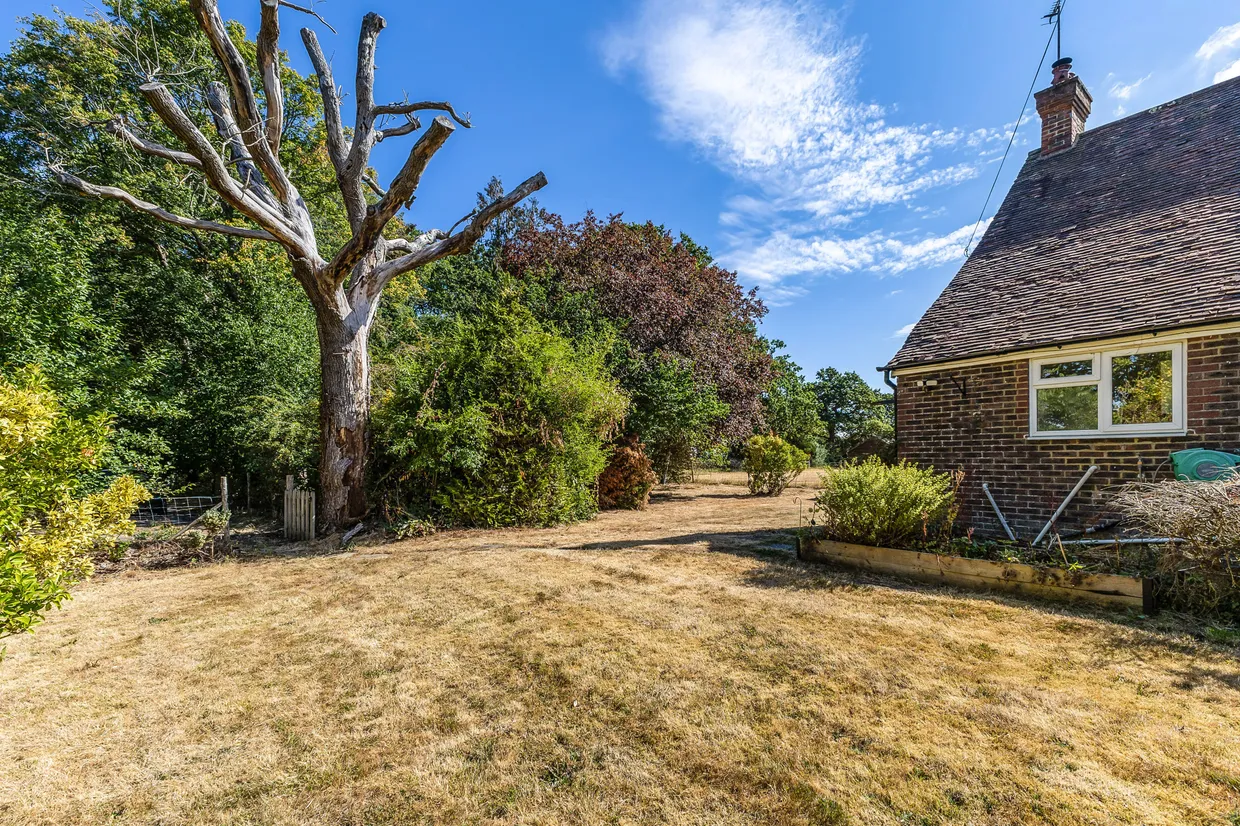 Bashurst Hill, Horsham, RH13 photo 12