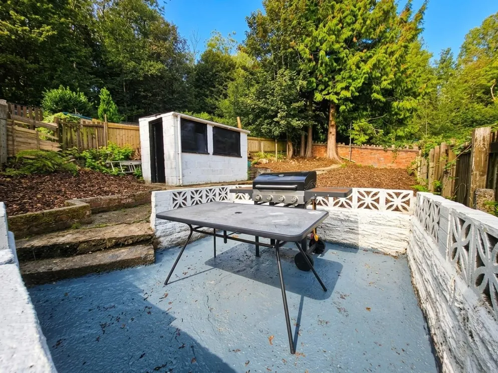 Property carousel item 9