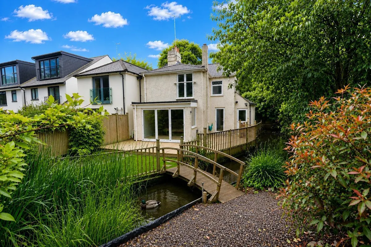 Two Waters Road, Apsley, Hemel Hempstead, Hertfordshire, HP3 9BZ