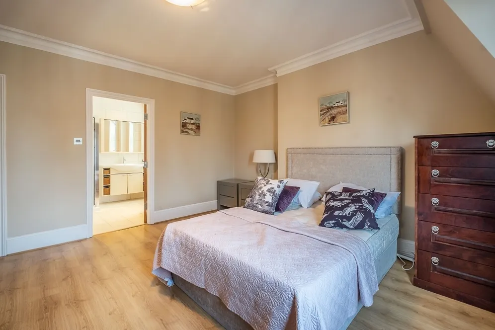 Iverna Court London W8 photo 8