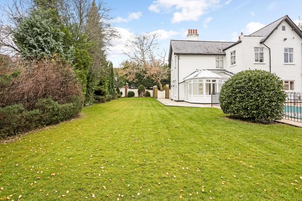 Ashley Road, Walton-on-Thames KT12 photo 15