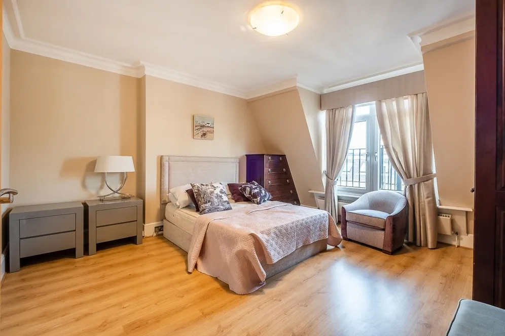 Iverna Court London W8 photo 16