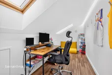 Holmes Close, London