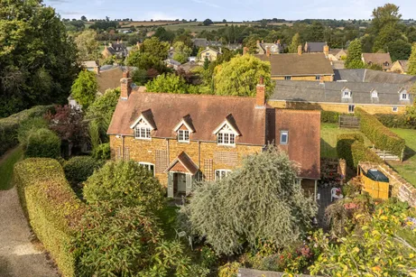 Banbury Road, Chacombe, OX17