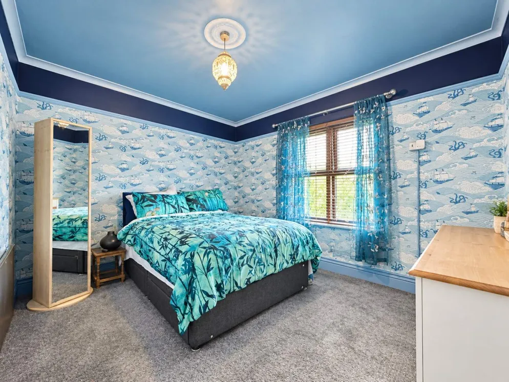 Property carousel item 17