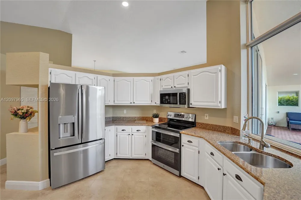 2649 Miller Ct, Weston, FL 33332