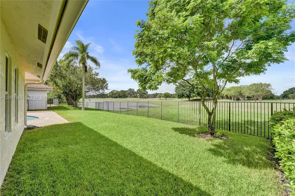 2649 Miller Ct, Weston, FL 33332