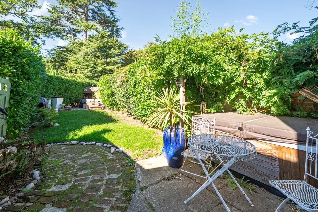 Danesbury Park Welwyn AL6 photo 9