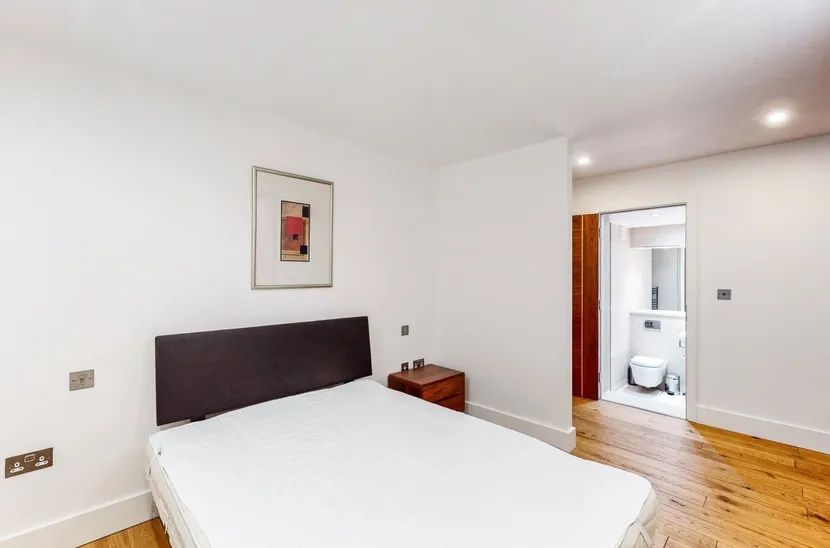Eagle Court, EC1M