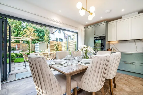 Queens Road, Weybridge, KT13 photo 4