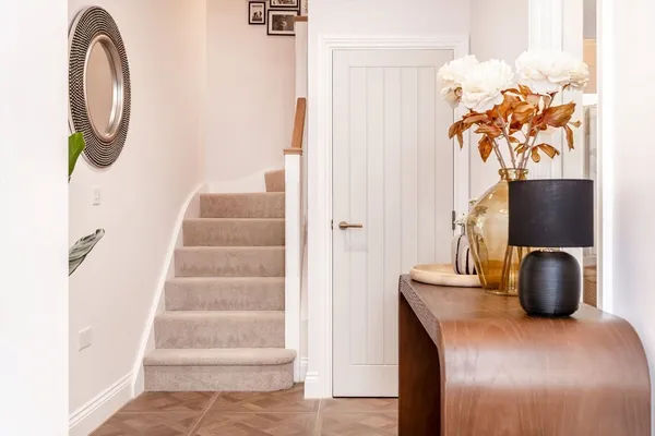 Queens Road, Weybridge, KT13 photo 11