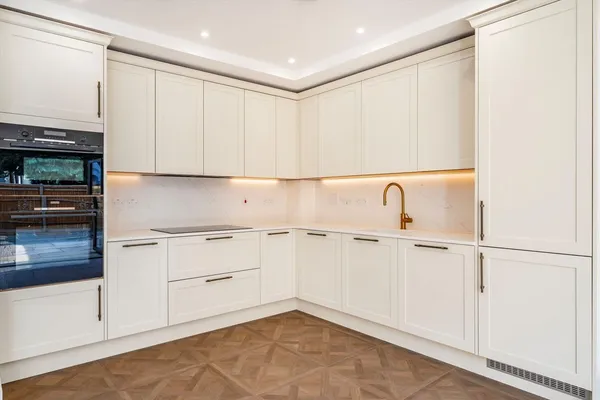 Queens Road, Weybridge, KT13 photo 3