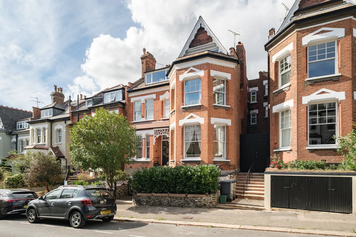Church Crescent, London, N10 photo 1