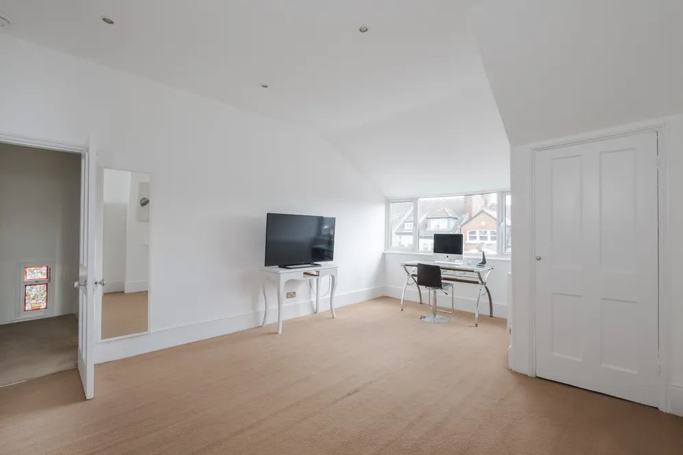 Church Crescent, London, N10 photo 27