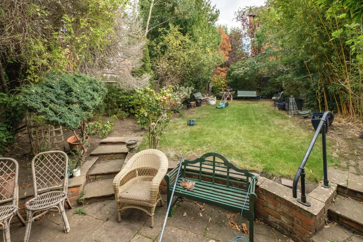 Muswell Hill Road, London, N10 photo 23