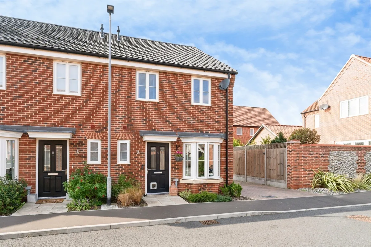 Kestrel Drive, Holt