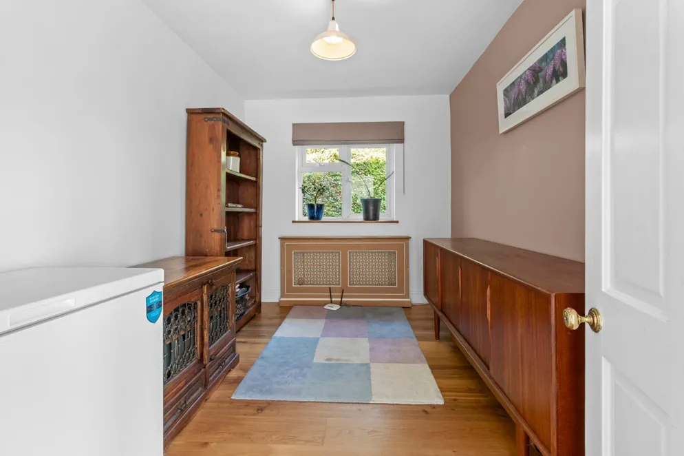 Property carousel item 9