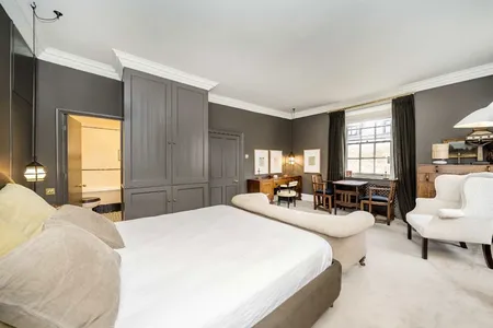 Cambridge Street, London, SW1V