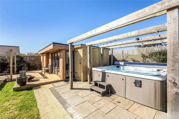 Jolliffe Road, West Wittering, PO20 photo 16