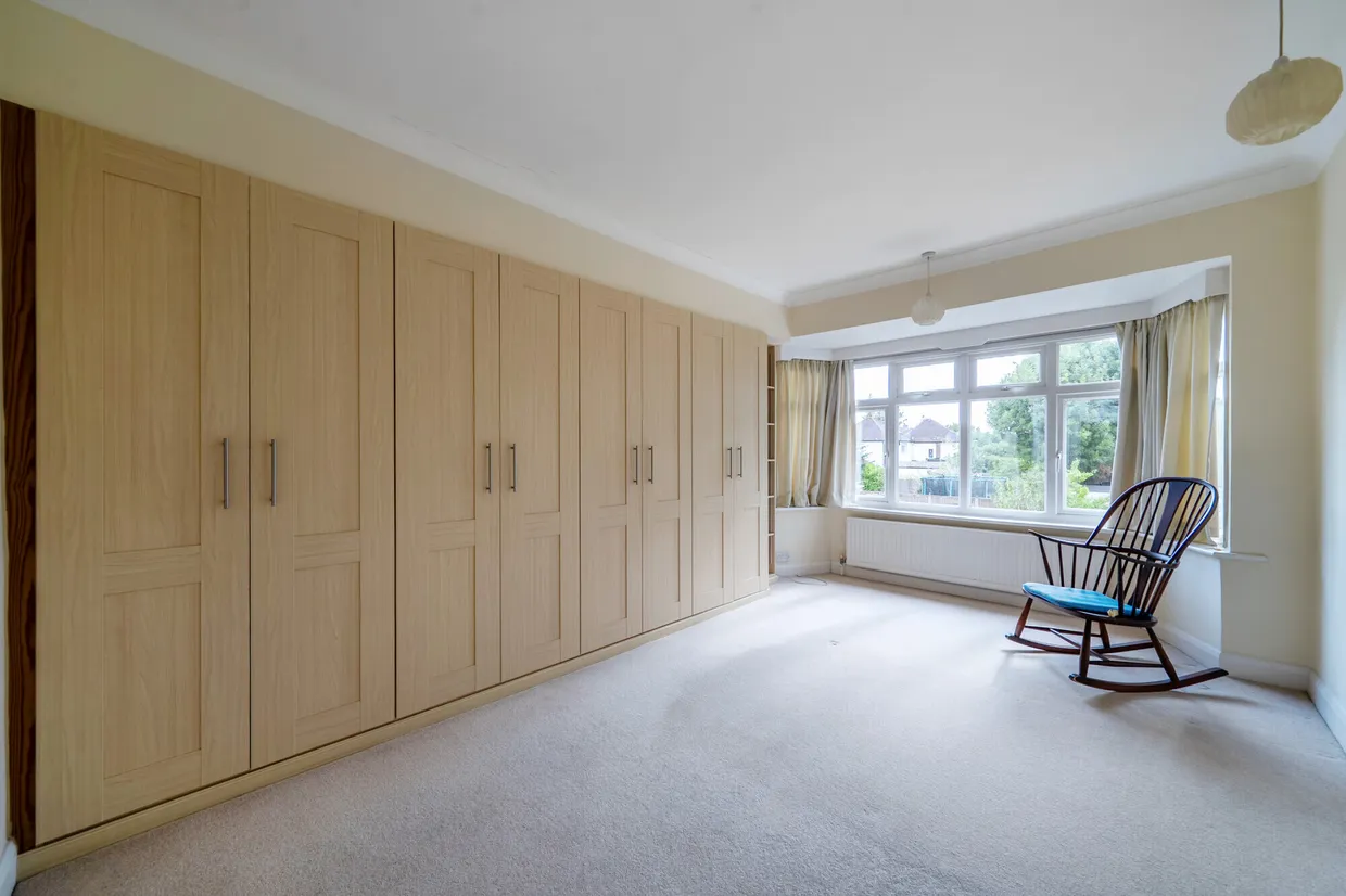 Medina Avenue, Esher, KT10 photo 10