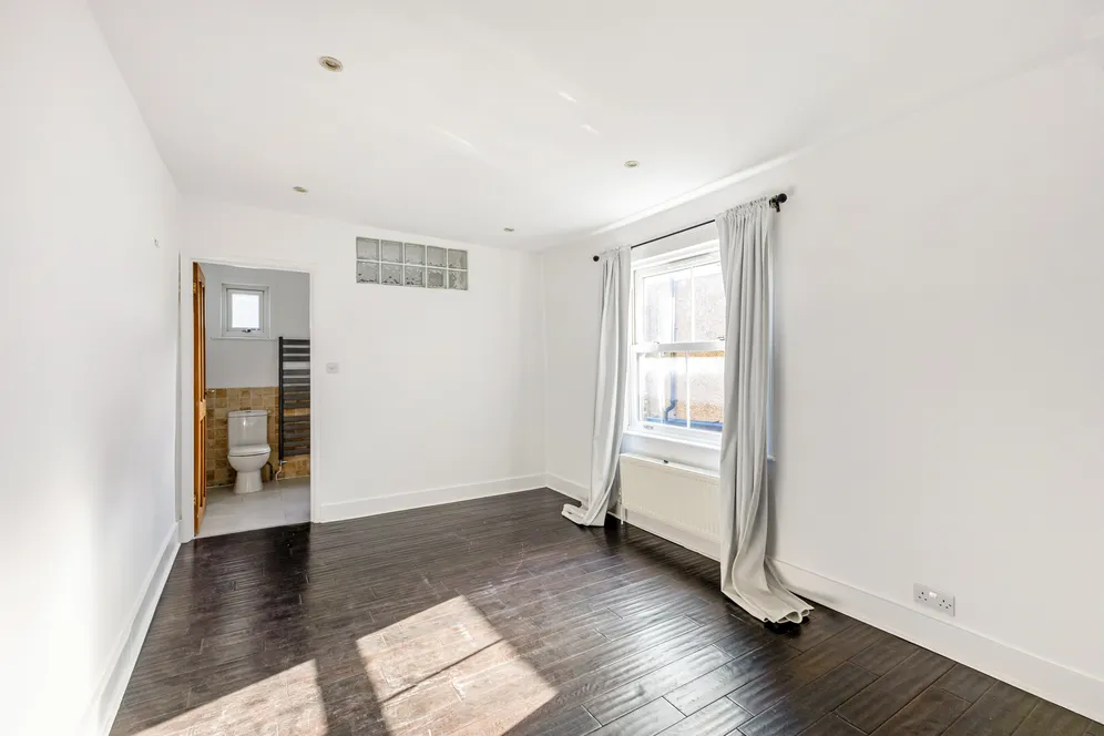 Devonshire Road, London, W4 photo 15