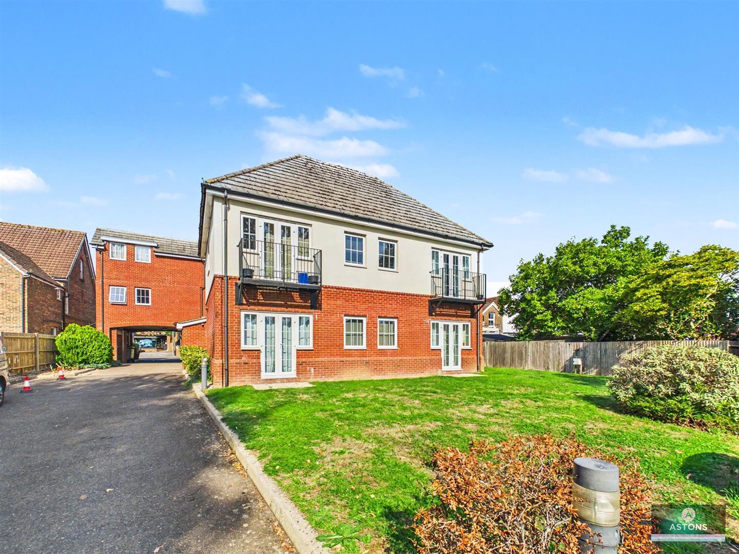Grove Court, Three Bridges Image 10