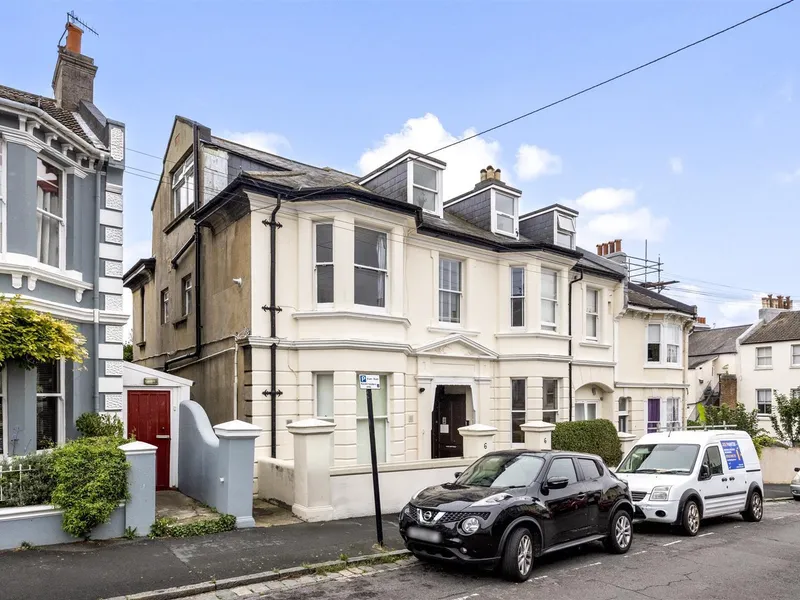 Property thumbnail 1 out of 3