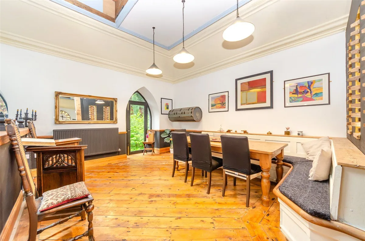 Bryn Crwn, Cwm-y-Glo, Caernarfon, Gwynedd, LL55