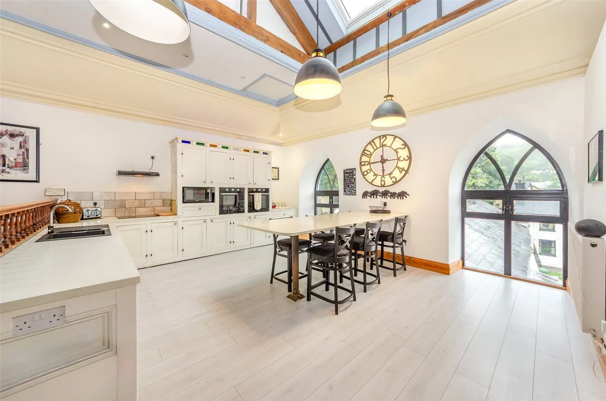 Bryn Crwn, Cwm-y-Glo, Caernarfon, Gwynedd, LL55