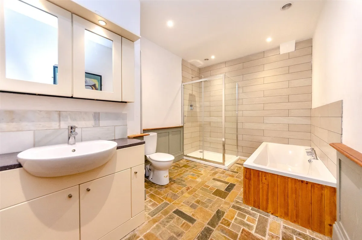Bryn Crwn, Cwm-y-Glo, Caernarfon, Gwynedd, LL55