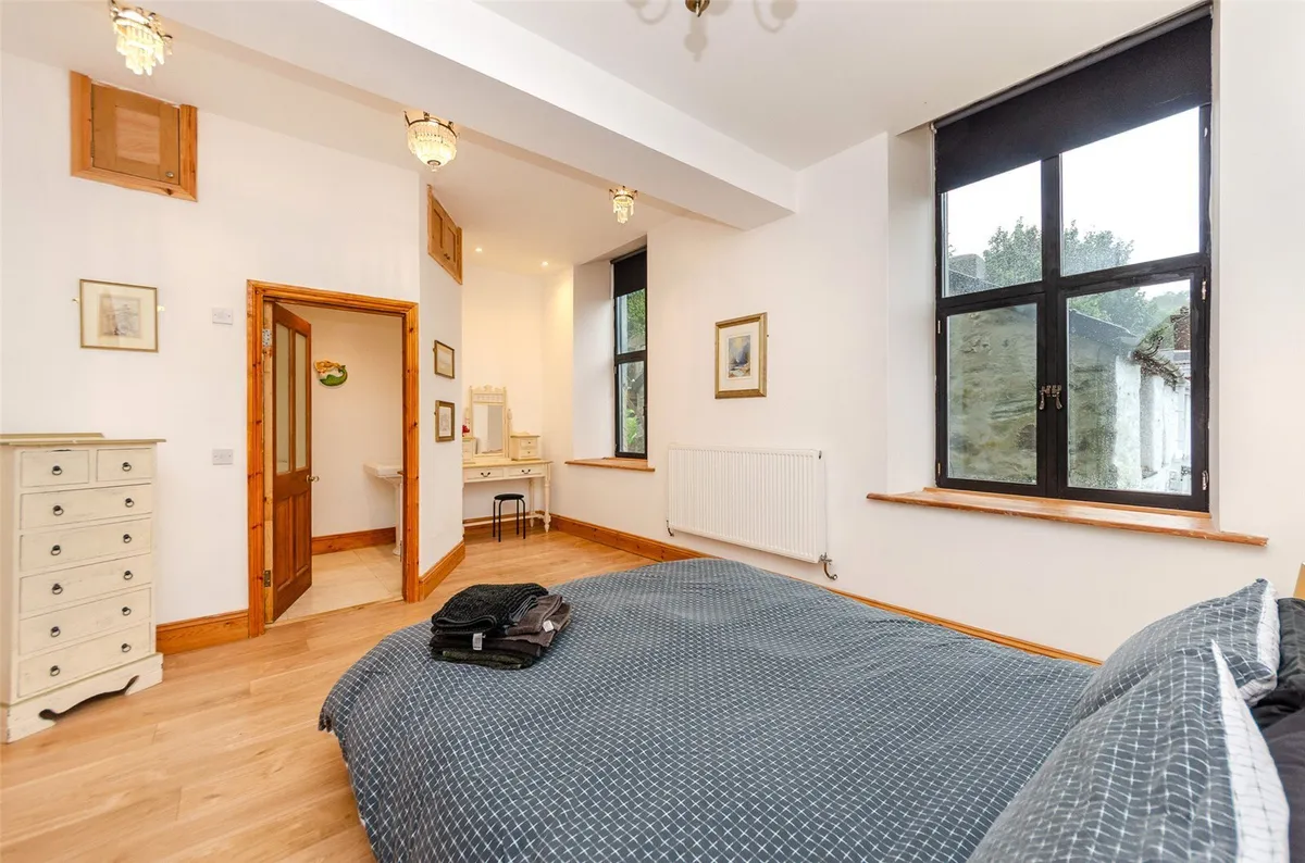 Bryn Crwn, Cwm-y-Glo, Caernarfon, Gwynedd, LL55