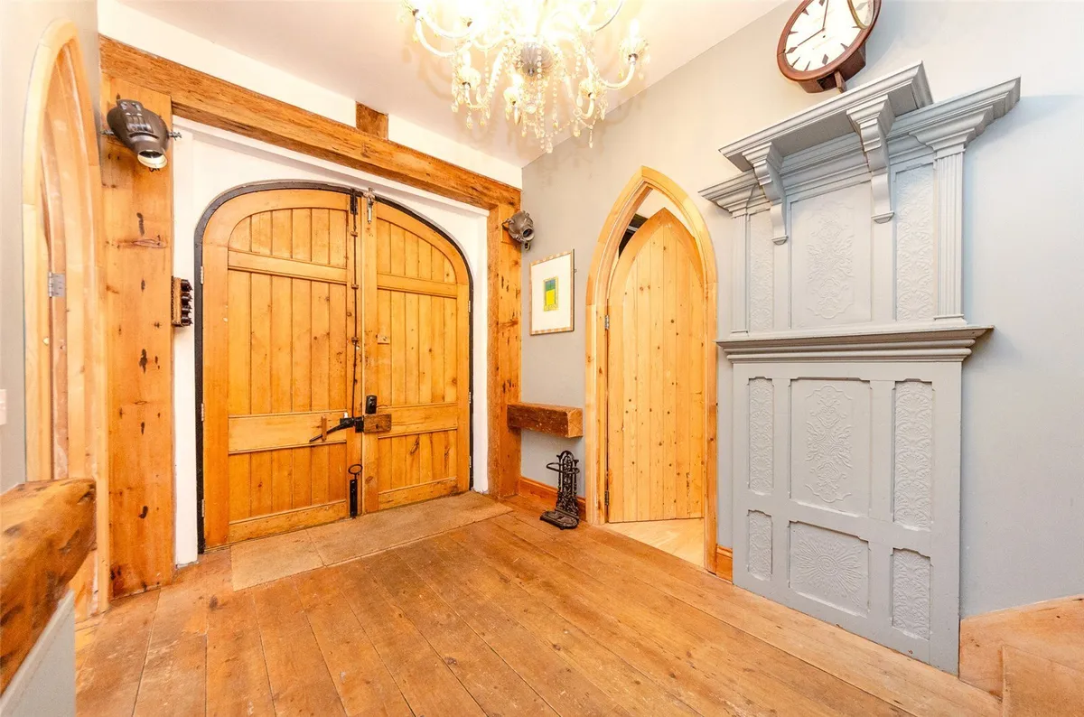 Bryn Crwn, Cwm-y-Glo, Caernarfon, Gwynedd, LL55