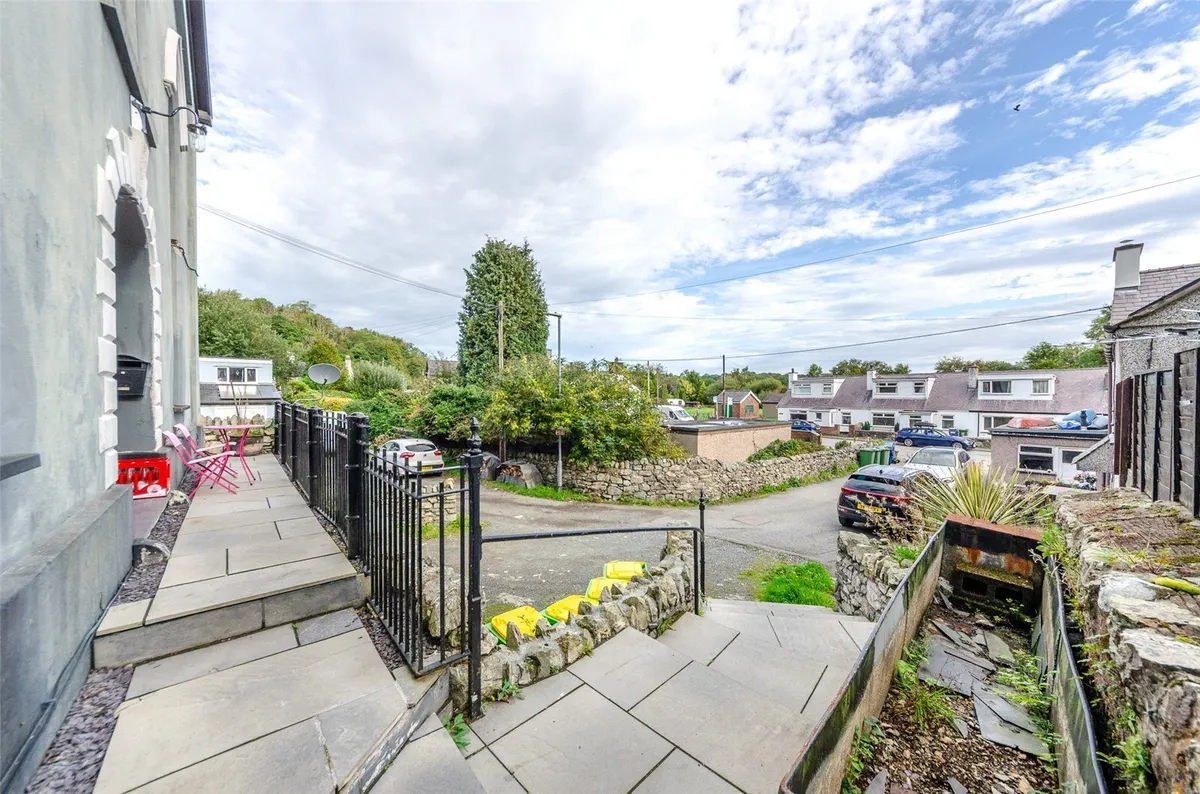 Bryn Crwn, Cwm-y-Glo, Caernarfon, Gwynedd, LL55