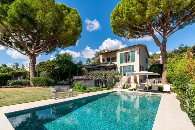 Cannes, 06220, France