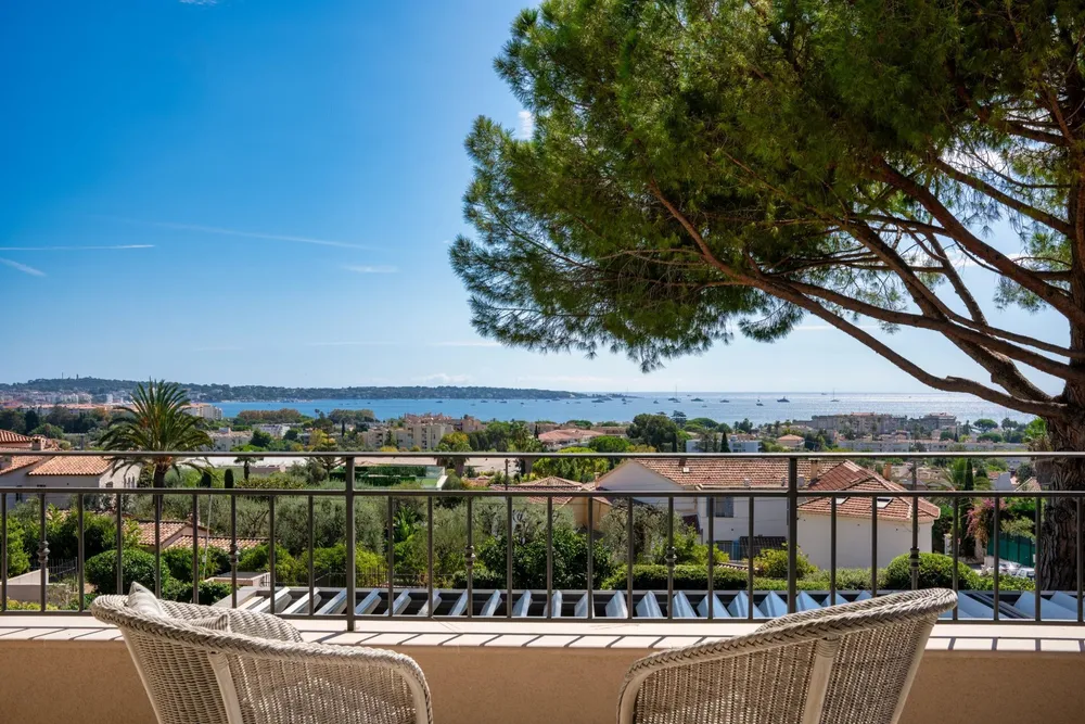 Cannes, 06220, France