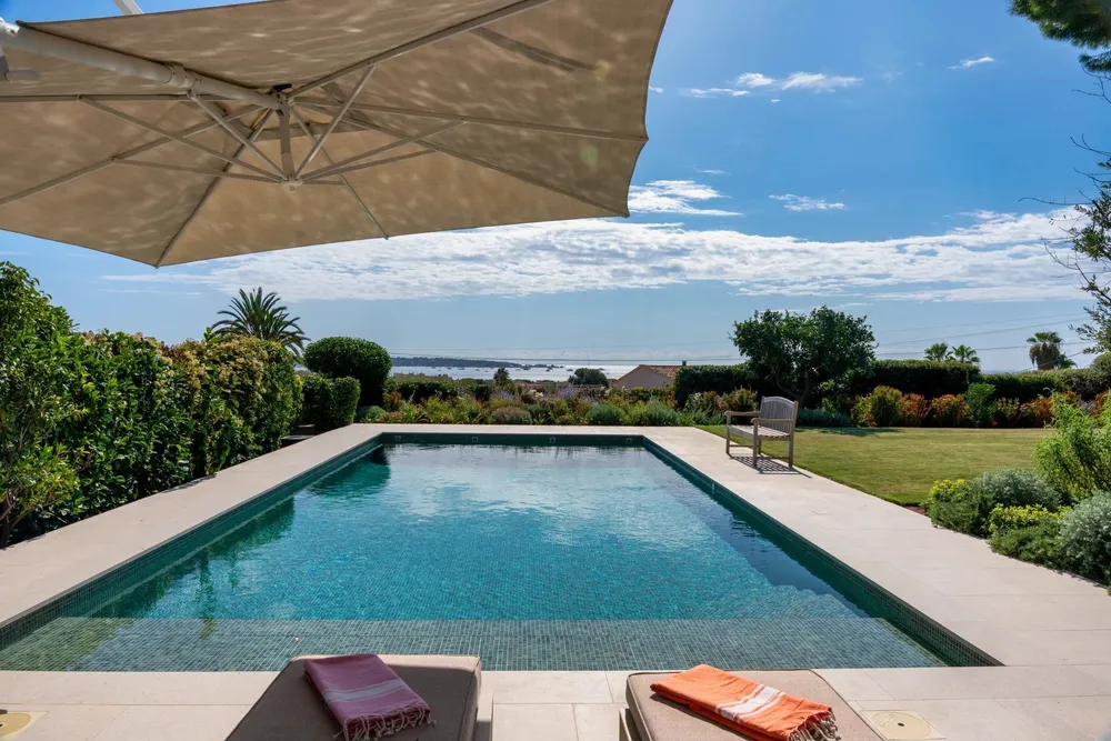 Cannes, 06220, France