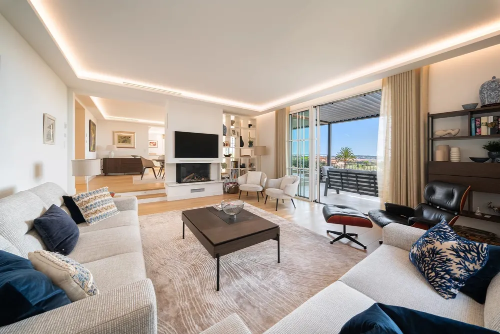 Cannes, 06220, France