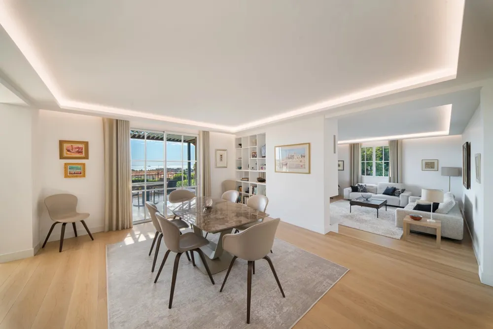 Cannes, 06220, France