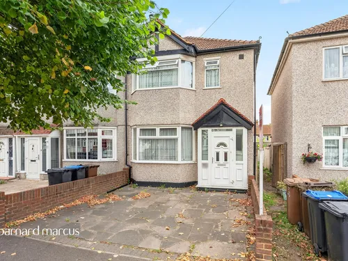 Consfield Avenue, New Maldenphoto