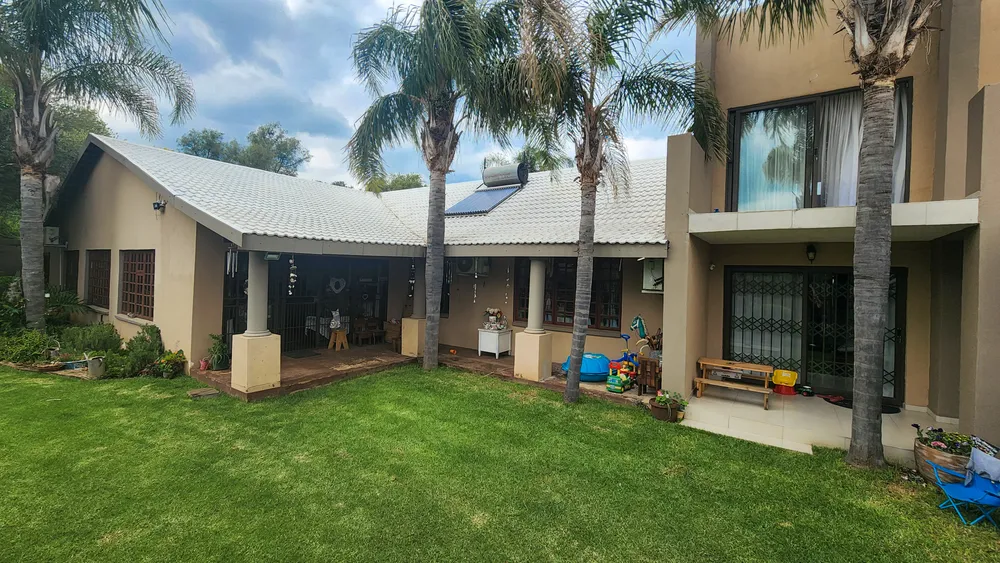 South Africa, North West, Ifafi, Dam Drive, 1