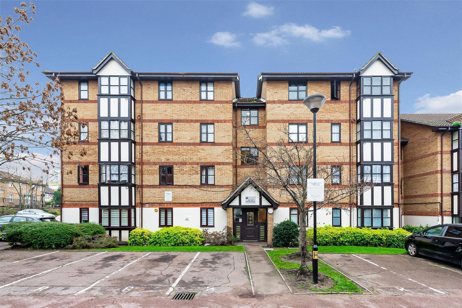 Somerset Gardens, London Image 1